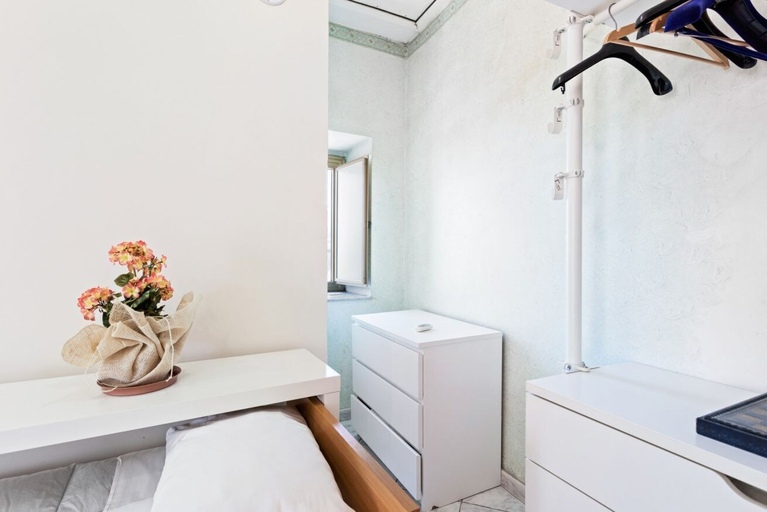 Others 5, Castello Ursino Balcony Apartment, Catania