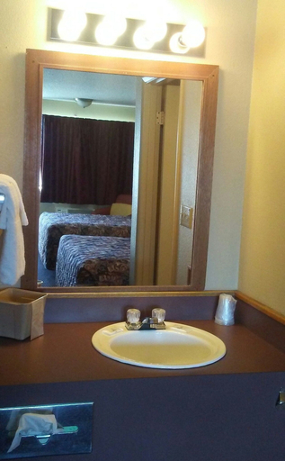 Bathroom 3, Cedars Inn Lewiston, Nez Perce