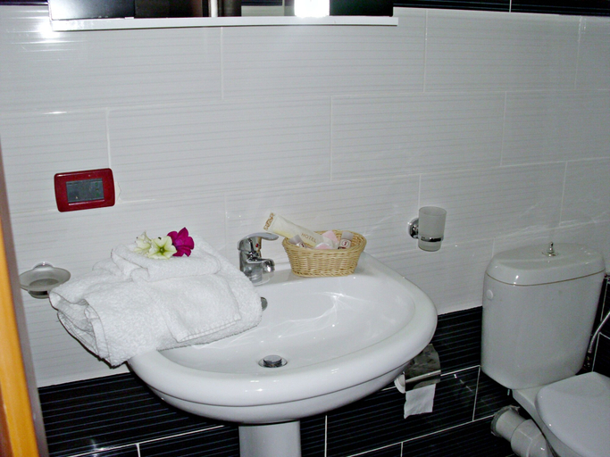 Bathroom, Hotel Jolly, Tiranës