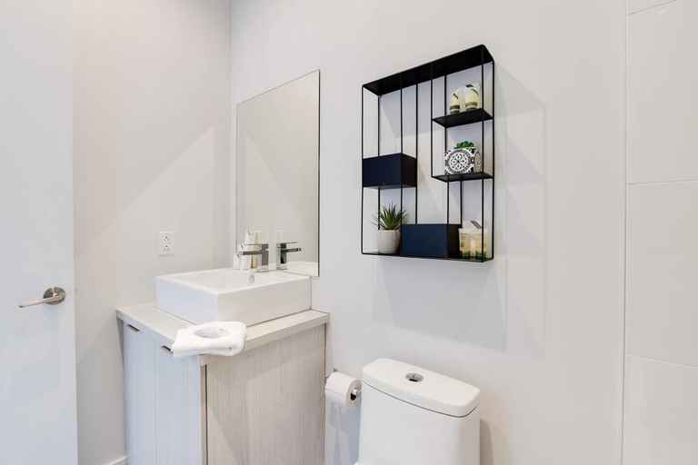 Bathroom 4, Perfect Downtown Loft, Montréal
