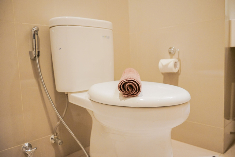 Bathroom 5, Cozy and Relax Studio Room @ Tree Park BSD Apartment By Travelio, Tangerang Selatan