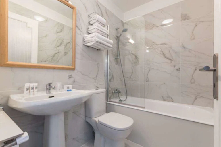 Bathroom 4, Ruc Hôtel Cannes, Alpes-Maritimes