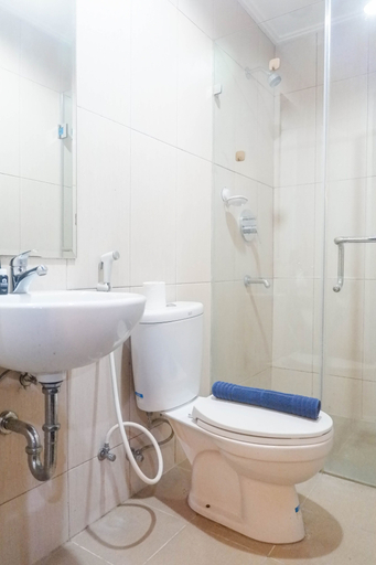 Bathroom 5, Minimalist 2BR Apartment at Tamansari Papilio By Travelio, Surabaya