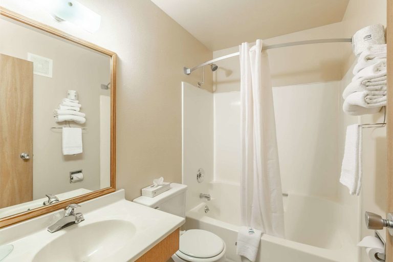 Bathroom 4, Quality Inn Rhinelander Area, Oneida
