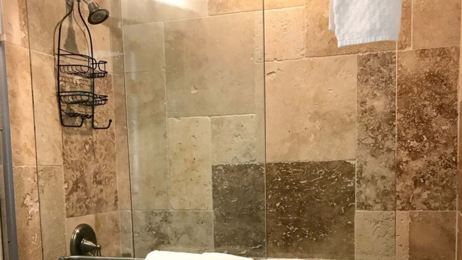 Bathroom 3, Mojoe s Villa 2 - Steps From the Beach, Lee