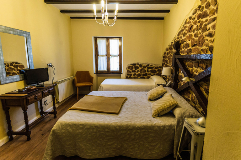 Bedroom 2, Posada Real La Montañesa, Cantabria
