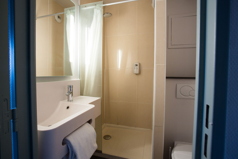 Bathroom 4, B&B Hotel Valenciennes  Marly, Nord