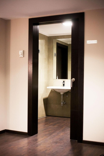 Bathroom 5, Universal Hotel, Granada