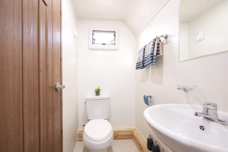 Bathroom 4, Good Caravan Pension, Miryang