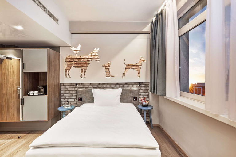 Bedroom 4, H+ Hotel Bremen, Bremen