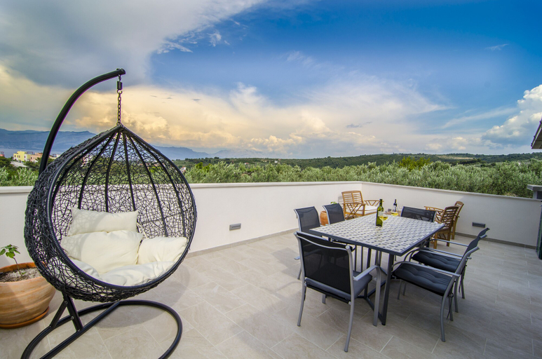 Others 5, Holiday Home Bliss, Supetar