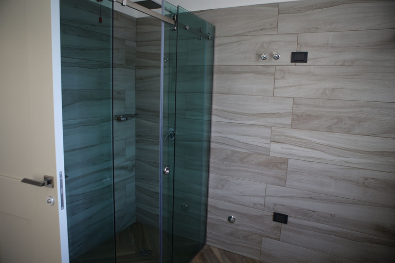 Bathroom 4, Twin Towers Hotel, Lezhës