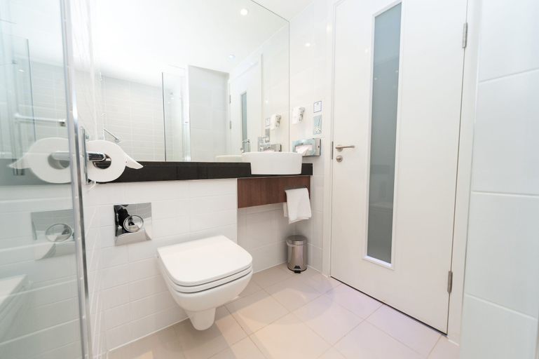 Bathroom 5, Holiday Inn Express ABERDEEN AIRPORT by IHG, Aberdeen