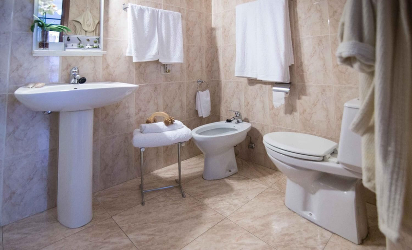 Bathroom 4, Hostal Alba Taruta, Cáceres