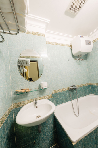 Bathroom 4, Avon Hotel, Huế