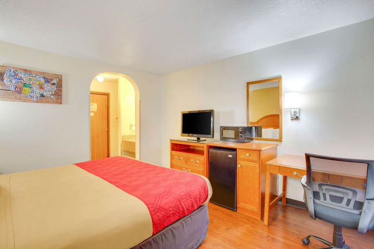 Bedroom 3, Econo Lodge Inn & Suites Albuquerque East I-40 Eubank Exit, Bernalillo