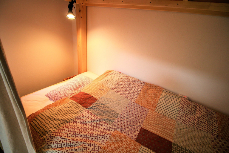 Bedroom 4, Banana Hammock - Hostel, Osaka