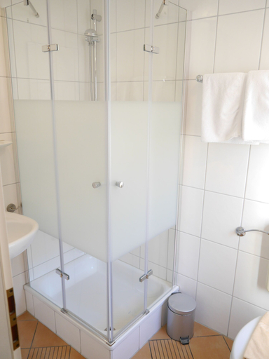 Bathroom 5, Hotel Tuniberg, Freiburg im Breisgau