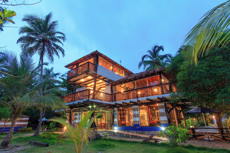 Exterior & Views
