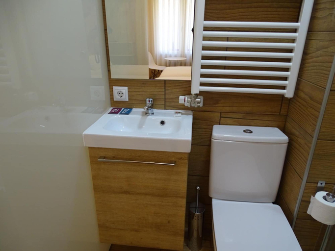 Bathroom 5, Urban Burgos, Burgos