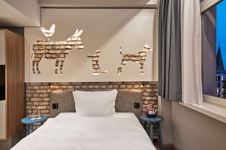 Bedroom 3, H+ Hotel Bremen, Bremen
