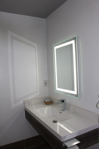 Bathroom 4, ERTH INN by AGA Los Angeles, Los Angeles
