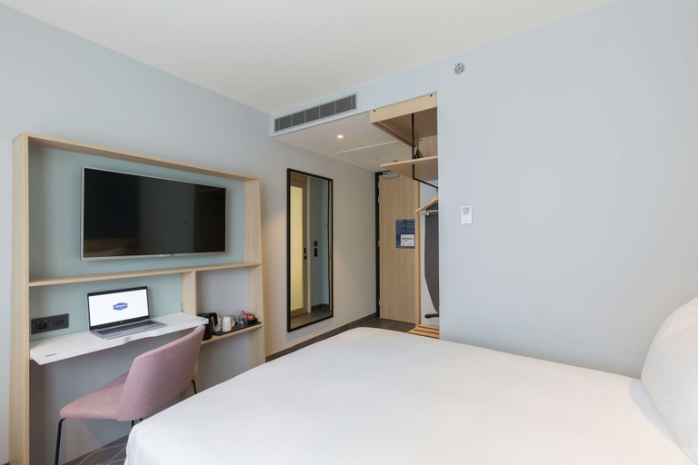 Bedroom 5, Hampton by Hilton Utrecht Central Station, Utrecht