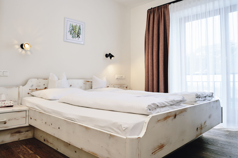 Bedroom 4, Hotel Tannenhof, Reutte