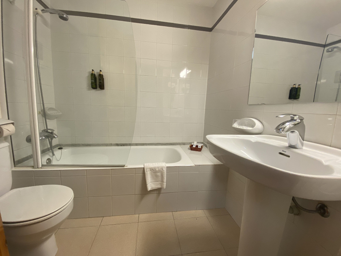 Bathroom 4, Hotel & Restaurante Peña, Lleida
