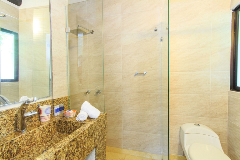 Bathroom 3, La Mar de Bien, Santa Marta (Dist. Esp.)