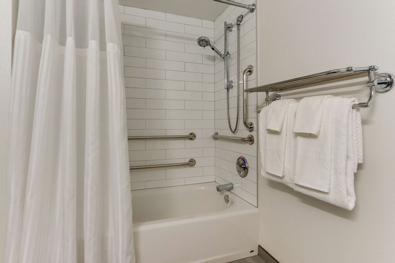Bedroom 4, DoubleTree by Hilton St. Louis Forest Park, Saint Louis