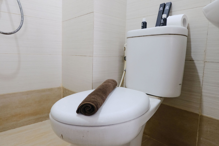 Bathroom 5, Cozy and Strategic 1BR at Gateway Pasteur Apartment By Travelio, Bandung