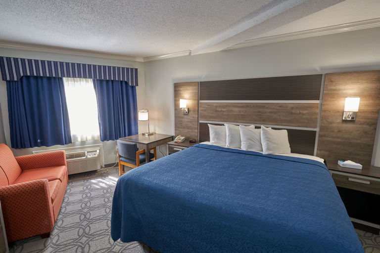Bedroom 4, Ambassador Inn & Suites, Barnstable