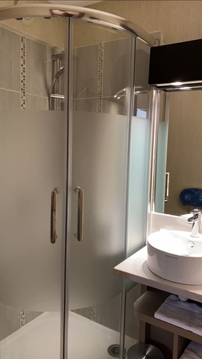 Bathroom 4, Hotel Kimotel, Yvelines