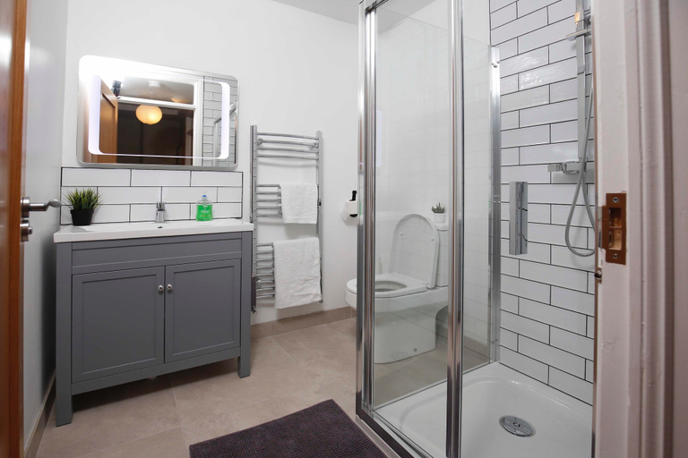 Bathroom 2, Picturesque Village House, Fermanagh and Omagh
