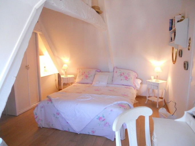 Bedroom 2, La Maison du Phare B&B, Calvados