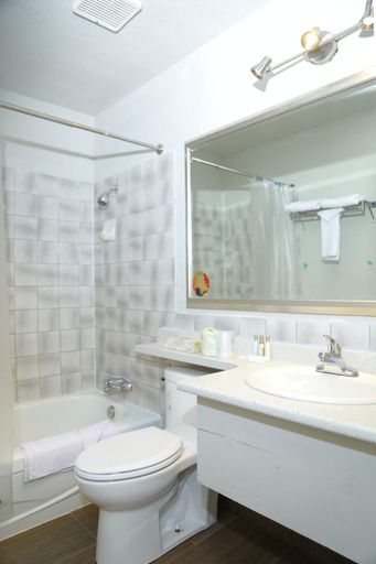 Bathroom 3, Fraser Inn, Fraser-Fort George