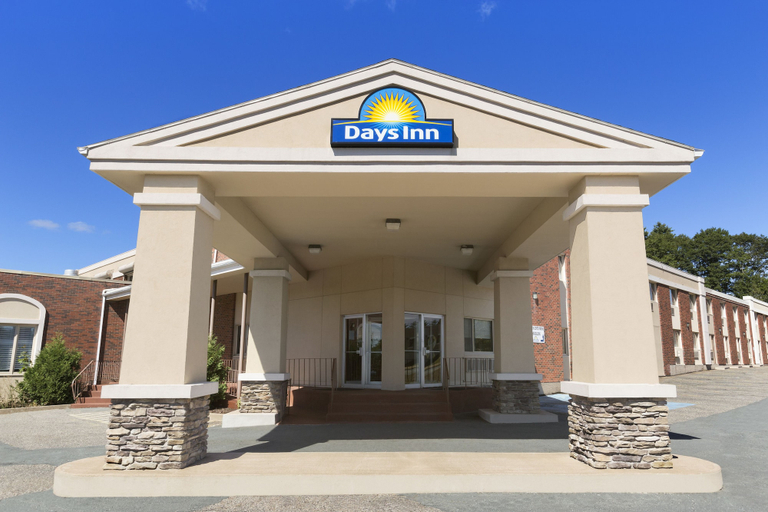 Exterior & Views 2, Days Inn & Conference Center by Wyndham Bridgewater, Lunenburg