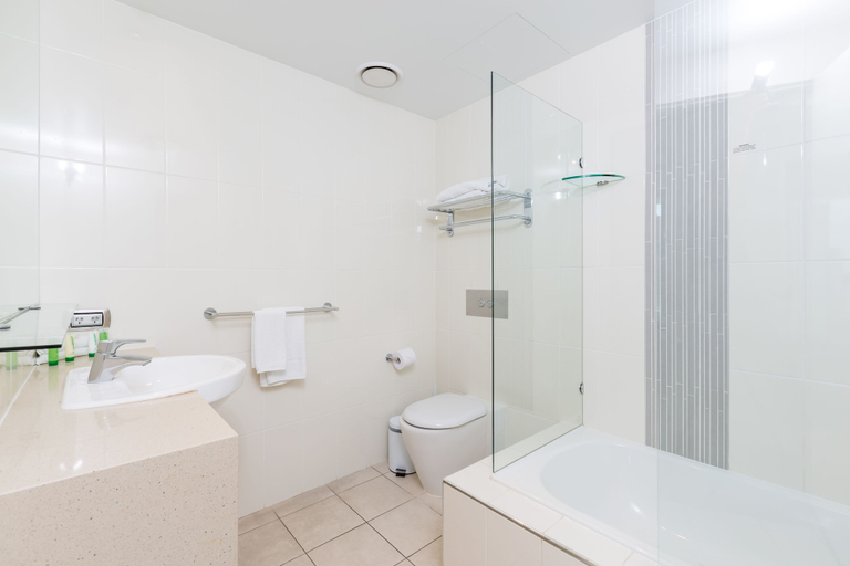 Bathroom 5, Wyndham Surfers Paradise, Gold Coast