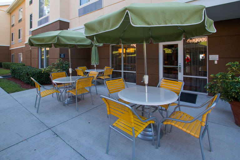 Food & Drinks 5, Fairfield Inn & Suites by Marriott Clermont, Lake