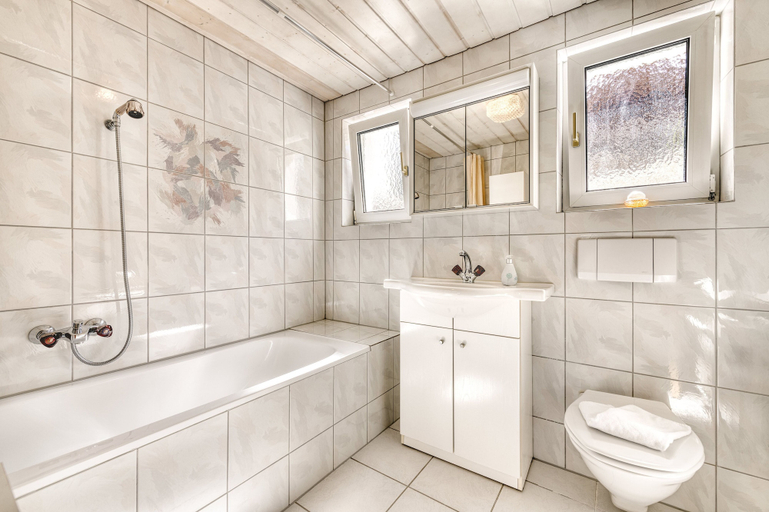 Bathroom, Familienferienwohnung Bürserberg Dorf, Bludenz