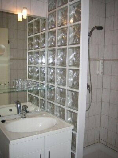 Bathroom 3, Hotel Wienerhof, Den Helder