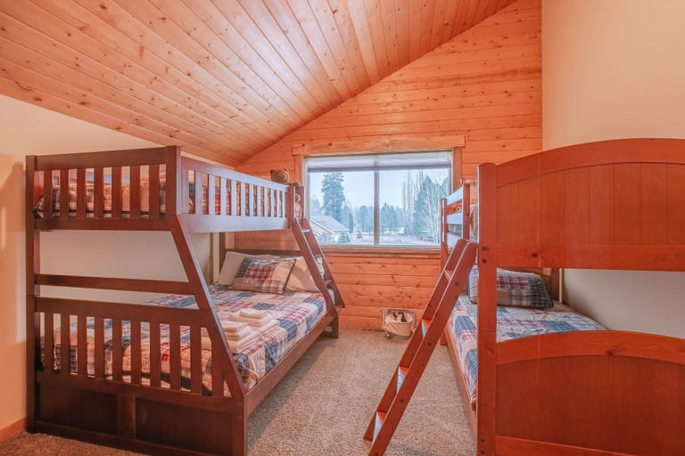 Bedroom 1, Icicle Creek Lodge, Chelan