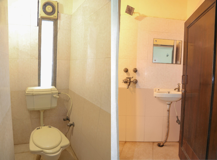Bathroom, Hotel Konark, Delhi