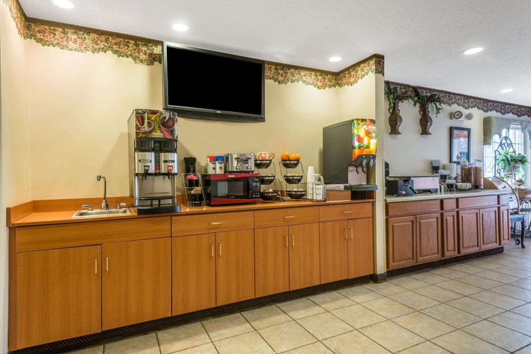 Food & Drinks 5, Microtel Inn & Suites by Wyndham Auburn, Lee