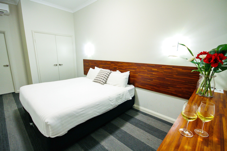 Bedroom 3, Gallery Hotel, Cockburn