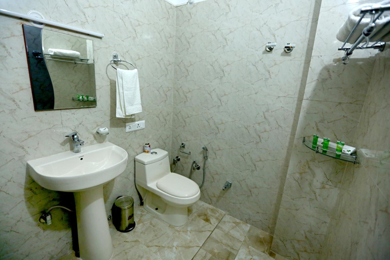 Bathroom 3, Hotel Vedas Tapovan, Garhwal