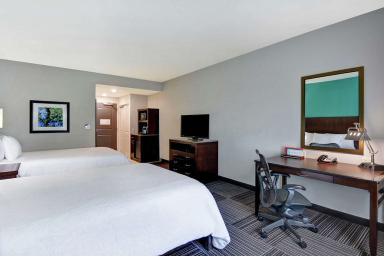 Bedroom 3, Hilton Garden Inn Fayettevile, Washington