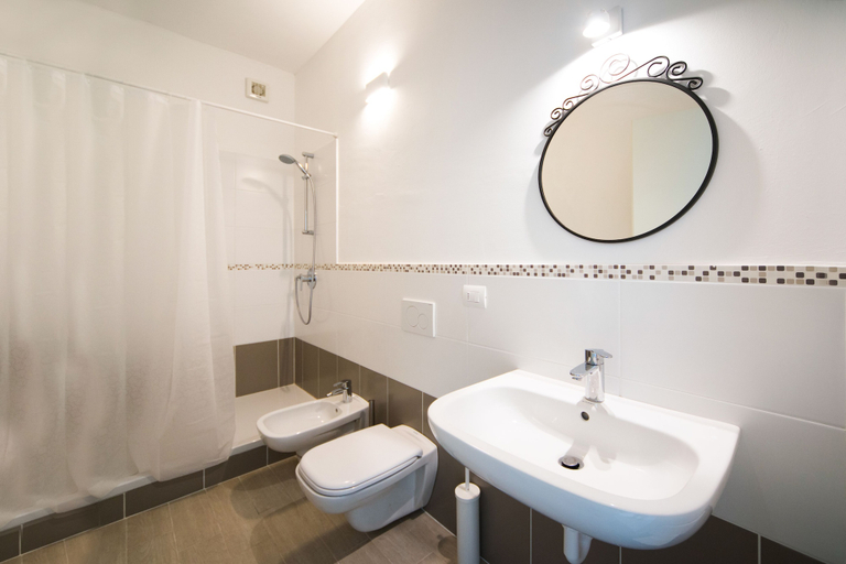 Bathroom 5, Casa Italia, Verona