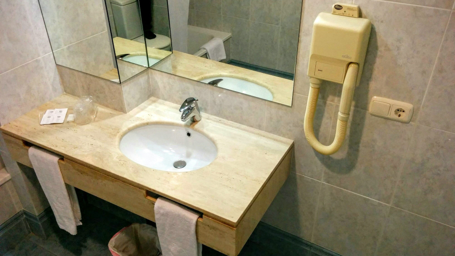 Bathroom 5, Hotel Bartos, Valencia